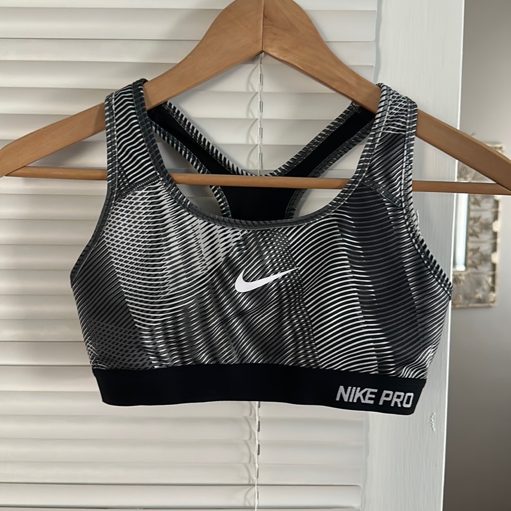 Nike sz small black and grey and white sports bra - great condition!